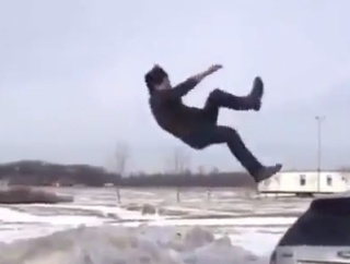 雪についてあまり知らない愚かなものたちよ。雪が降らない地域の人が起こす過ち。海外の反応