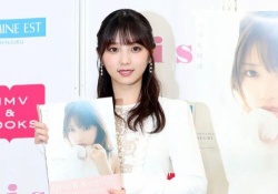 【朗報】与田祐希2nd写真集初動13万部ｷﾀ――(ﾟ∀ﾟ)――!!