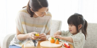言葉が遅いと悩む割に子供との会話がヘタだし話しかけてないの自分なのに「うちの子馬鹿なんだけど」とか言っちゃう友人の意味がわからん
