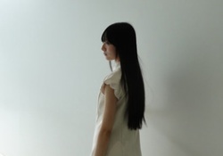 【画像】日向坂4期生の美脚メン、スラリと伸びた生足が美しい