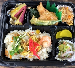 まるさんかくしかく弁当　キッチン〇△▢