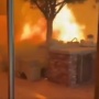 【動画】とあるカリフォルニア住民、例の大火事で避難していると思いきや家に籠もる → 火に囲まれ家の中に閉じ込められる…