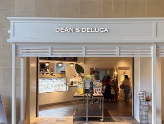 拡張工事を終えて再オープンした「ディーン＆デルーカ ハワイ ロイヤルハワイアンセンター店」へやってきました。かなり内容充実！　あの限定トートバッグは・・・