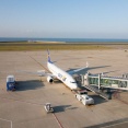 飛行機「１０時フライトです」ワイ「ほーい（１０分前行動してたら余裕やなw」→