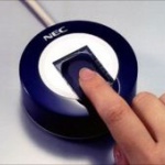 【悲報】ワイ、iPhoneのホームボタンにkissしてる所を上司に見つかる