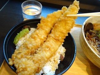■東銀座の「小諸そば」で、デカ盛り穴子天丼セット！
