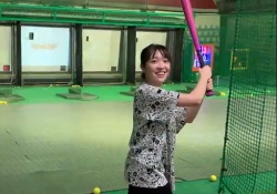 【乃木坂46】ホームラン打ちそう？！渡辺みり愛選手、豪快なフォームｗｗｗｗｗ