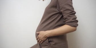 【復讐】彼との間に子供ができた。→行動がおかしくなり始めた彼氏。→開いてしまった彼氏の携帯電話に女の子とのメールが。→