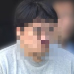 小3女児の水筒に下半身をこすりつけ再逮捕された小学校教諭(39)「報道カメラが来てる…顔隠さなきゃ！」 →