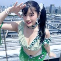 【画像】恵体アイドル、スカートが短すぎてケツがまる見えｗｗ