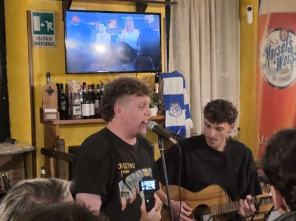 ド田舎のくせに素晴らしいロックバンド…やっぱりイタリアは侮れない💦 Mi piace che tu canti rock italiano.