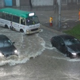 『今年初の黒雨警報発令、1時間100ミリを超える大雨』の画像