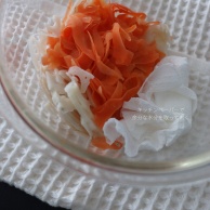 食感がクセになる！味見が止まらない美味しさ！レンジで簡単 時短、リピート必至のデリ風 蓮根サラダ