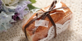 彼氏とレストランに行き、出るときにそこで売ってる洋菓子を買ってあげた。その後郵便局に行きたいというので、なんで郵便局？と思いながらついていったら…