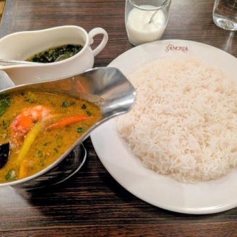 ランチ「タイカレー」の「サングリア」（二重橋前）で「シーフードカレー」（タイ香り米が美味い）