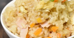 意外な組み合わせ♪油揚げとハムの炊き込みご飯