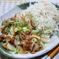 ご飯とビールが進む「薄切り豚バラ肉の生姜焼き」&「高い青空」