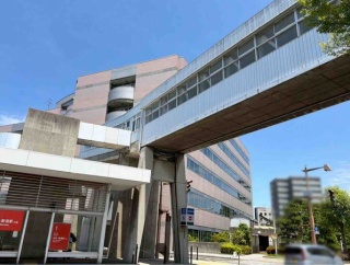 旧『新潟市役所』分館と本館を繋ぐ連絡通路が撤去されるらしい。解体工事に伴い路線バスの『市役所前（5番乗降場）』が休止・移動予定。