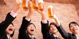 職場に酒が強い自慢してくる男がいた。ある日の送別会でその男が、酒の弱い男なんて男じゃない飲め飲めとしつこいことに腹が立ったので飲み比べをしてやった結果ｗ