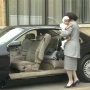 車体の下に収納される『消える自動車ドア』が実用的すぎてヤバイｗｗｗｗｗｗｗｗｗｗｗ