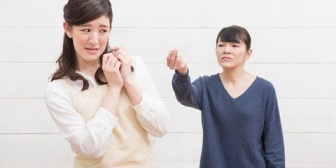 姑が人のいない所でチクチクいびってくるので「今の会話スマホで録音してますから～」と言った。そしたら…ｗ