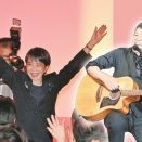 【堕ちたロッカー】自民党大会で世良公則が替えて熱唱「燃えろサナエ」