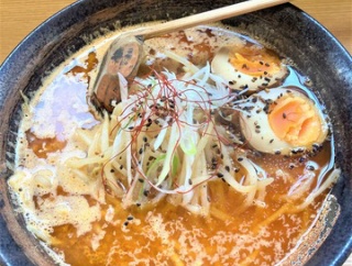 【元気な高齢店主が作る牛骨スープのラーメン屋】白老牛らーめん 元気屋