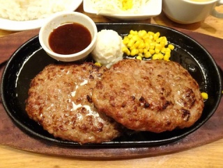 ■秋葉原の「ジューク」で、デカ盛り１ポンドハンバーグ！