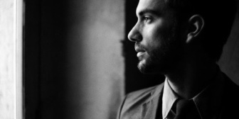 結婚が決まって旦那が私実家に挨拶に来た時、「僕と結婚したら、お嬢さんやこちらの家に変な人が来たり不審な電話があるかもしれない」と言い昔の話をし始めた