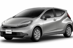 トヨタ、改良「アクア」発売　フロントマスクの外観一新