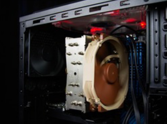 PCに数十分連続で負荷かけると焦げ臭い匂いするよね