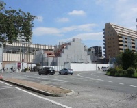 『国立旧駅舎復元再築完成間近　東急5122編成ラッピング延長　相模鉄道12000系新宿以北に登場』の画像