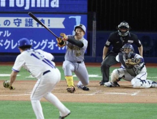 阪神・嶋村麟士朗がうれしいプロ初安打！8回代打でDeNA・伊勢のフォークに食らいつき右前へ