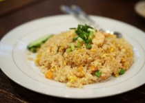中華料理屋のバカ店員がチャーハンから出してきて揉めたんだが