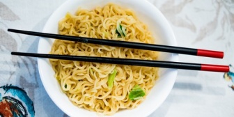 頂き物のご当地ラーメンを手抜きして作ったからでっろんでろんに仕上がってた…別茹でようのお湯を沸かす事すら面倒なのか…