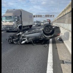 【悲報】スポーツカーさん、首都高でド派手に事故ってしまうｗｗｗｗ