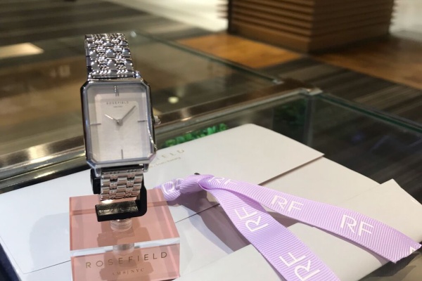 美品】ROSEFIELD 腕時計 スクエアタイプ 美品】ROSEFIELD 腕時計 スクエアタイプ
