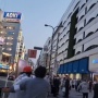 【動画あり】へずまりゅう街頭演説中にアンチが挑発 → 激高してメガホン破壊、殺害予告も届き演説中止に