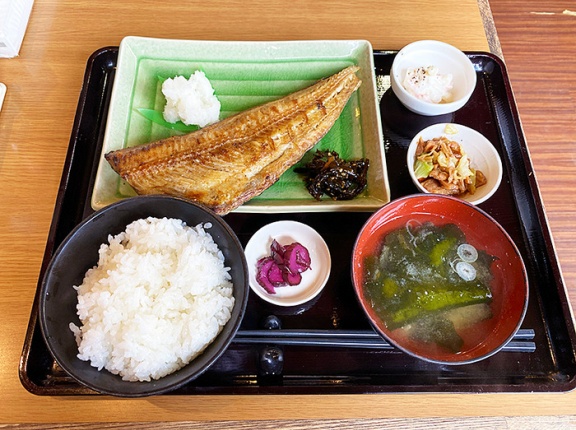 開店と同時じゃなきゃありつけねぇな！岩内郡岩内町「北緯43度のお食事処」