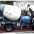 暴走するミキサー車