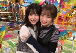 【乃木坂46】現役と卒業生の共演・・・秋元真夏×西野七瀬の抱擁が可愛すぎｗｗｗ