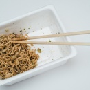 ペヤング旨いって言ってる奴らが信じられない。1ロ食って速攻で捨てた・・・
