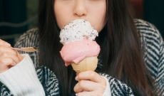 【乃木坂46】齋藤飛鳥がアイスにムシャぶりつく!!!