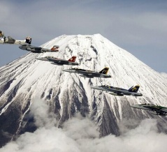 □　規律と柔らか頭で外人思考を利用する