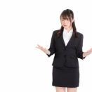 サバゲー仲間で夜戦を行ってると、仲間の一人がワンピースの女性を見かけたと報告してきた。こんな時間になぜ？→女性はデブとチャラ男と言い争っている。そのうち揉め事が大きくなり