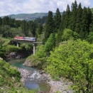 只見線　新緑の破間川