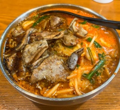 ホルモンユッケジャンラーメン【もつ焼きいざかや　ばんざい】