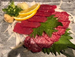 外国人「熊本で馬刺しを食べてみたが素晴らしかったよ！」