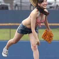鮎川桃果 ビキニ始球式を披露！鎌ケ谷スタジアム 鎌スタ☆プール 画像