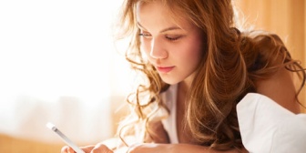 大学4年の頃、実習で長期間彼氏と会えなかったんだけど、夜にメールしてた時のある一言で急に冷めた